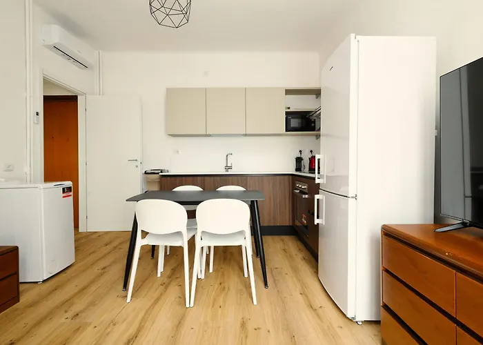 Apartament Joivy 1-bed With Balcony Near Subway