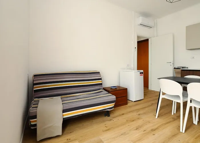 Joivy 1-bed With Balcony Near Subway Apartament