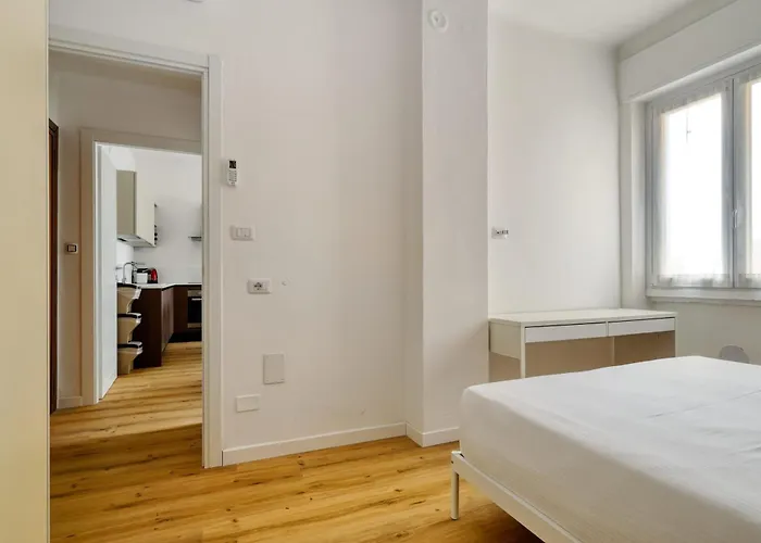 Joivy 1-bed With Balcony Near Subway Apartament Mediolan