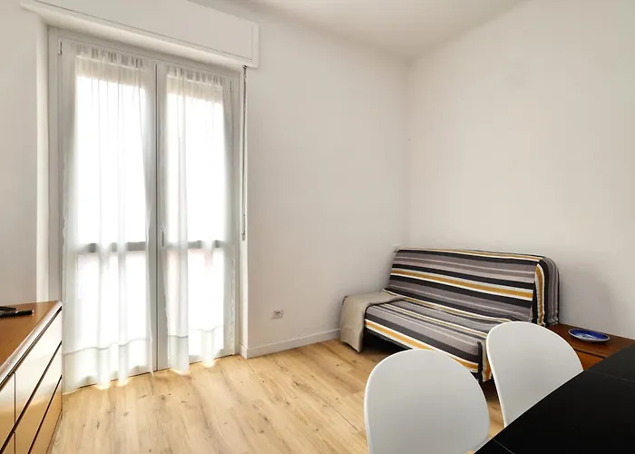 Joivy 1-bed With Balcony Near Subway Apartament Mediolan