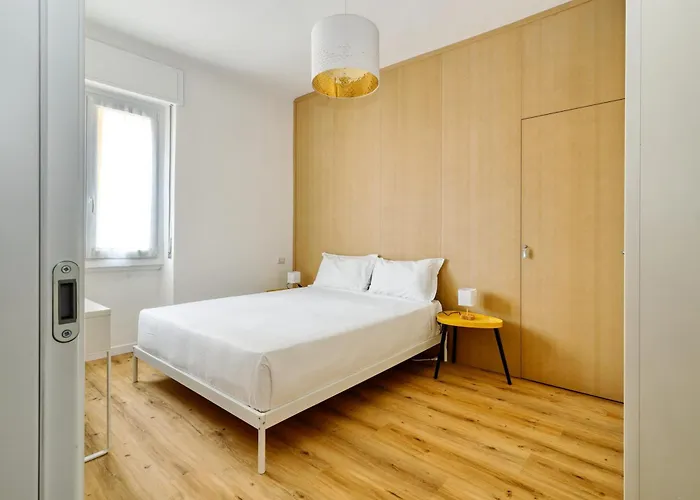 Joivy 1-bed With Balcony Near Subway Apartament *
